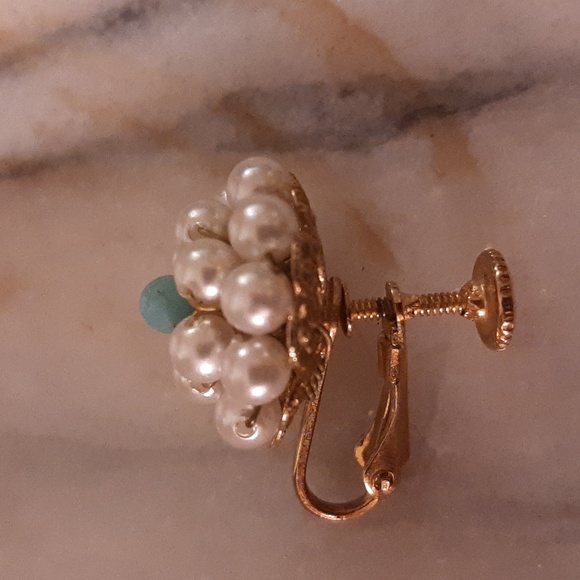 HOBÈ screwback earrings - Picture 2 of 4